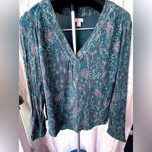 Hinge blouse size medium